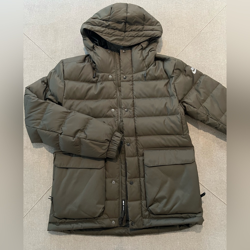 Nike SB 550 Down Hooded Snowboarding Jacket medium. Excellent Condition